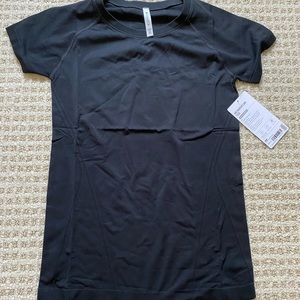 NWT Athleta Momentum Tee
